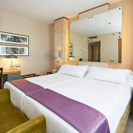 Hesperia Presidente 4* ברצלונה